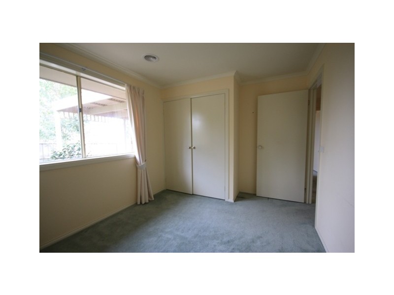 9 Whisken Way, Berwick VIC 3806