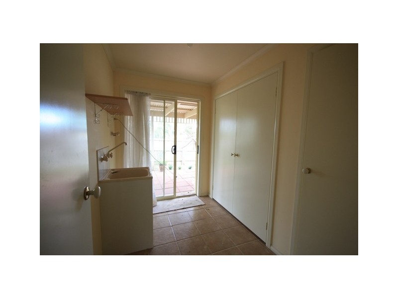 9 Whisken Way, Berwick VIC 3806