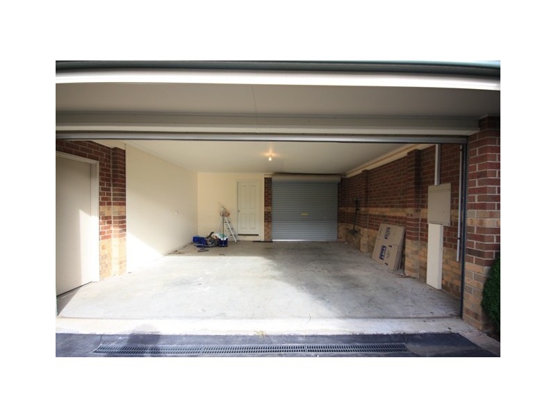 9 Whisken Way, Berwick VIC 3806