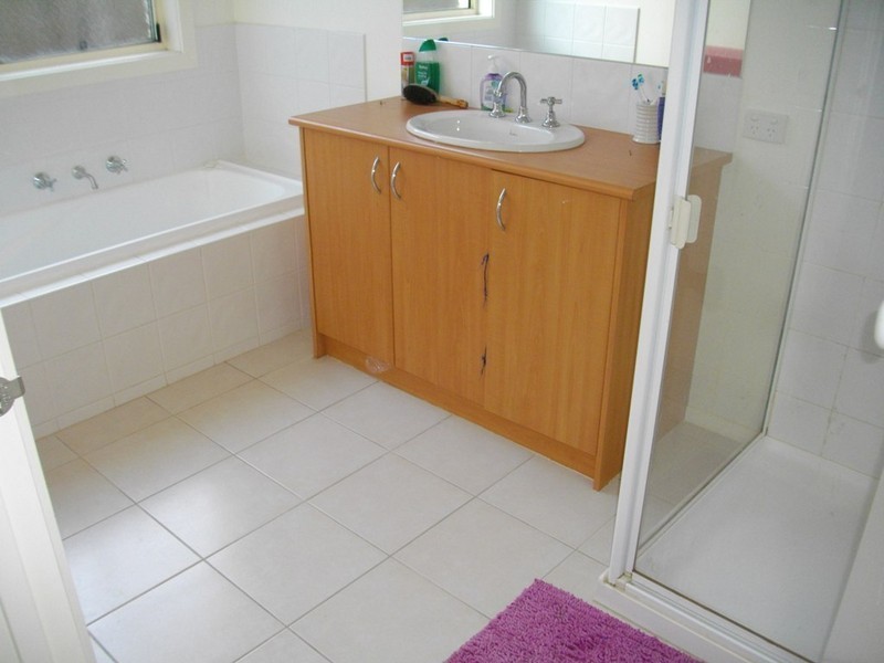 17 Baynton Crescent, Lynbrook VIC 3975