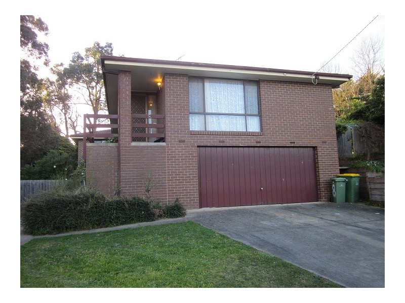 8 Mansell Court, Garfield VIC 3814