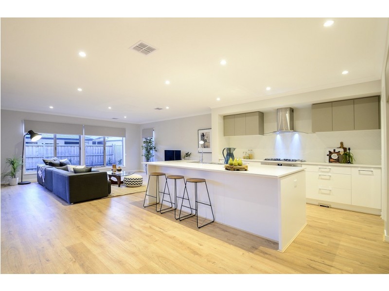 39 Fitzwilliam Circuit, Clyde North VIC 3978