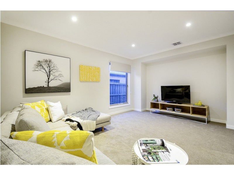 39 Fitzwilliam Circuit, Clyde North VIC 3978