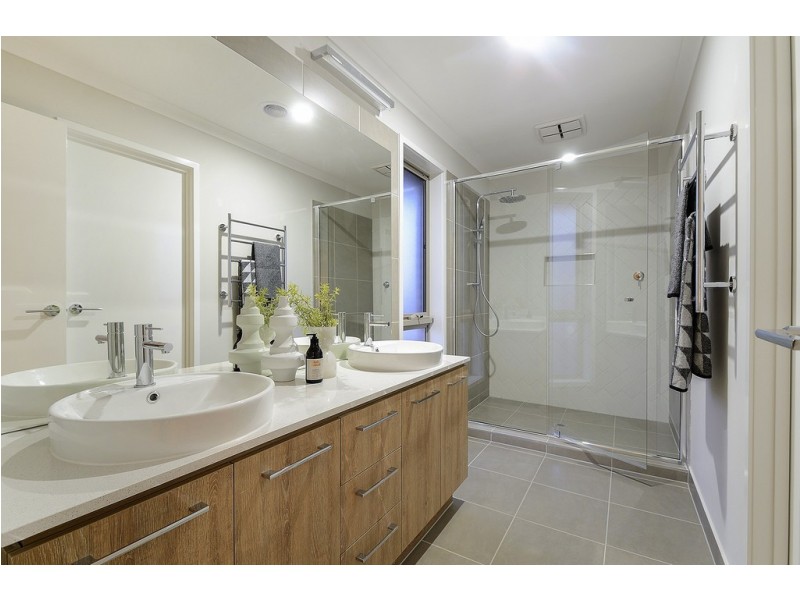 39 Fitzwilliam Circuit, Clyde North VIC 3978