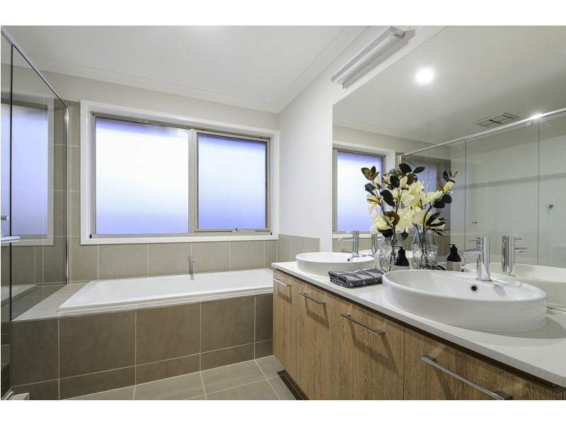 39 Fitzwilliam Circuit, Clyde North VIC 3978