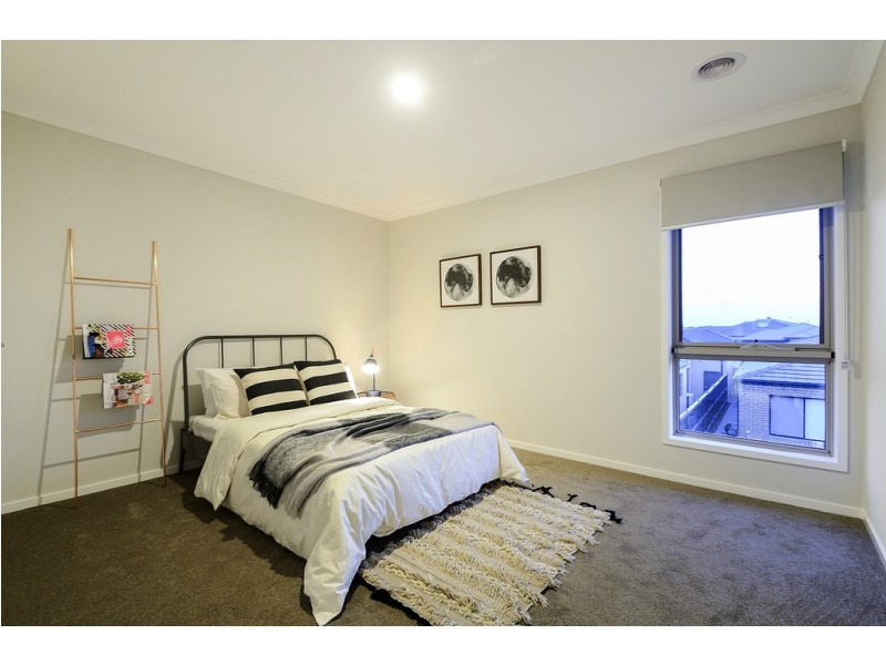 39 Fitzwilliam Circuit, Clyde North VIC 3978