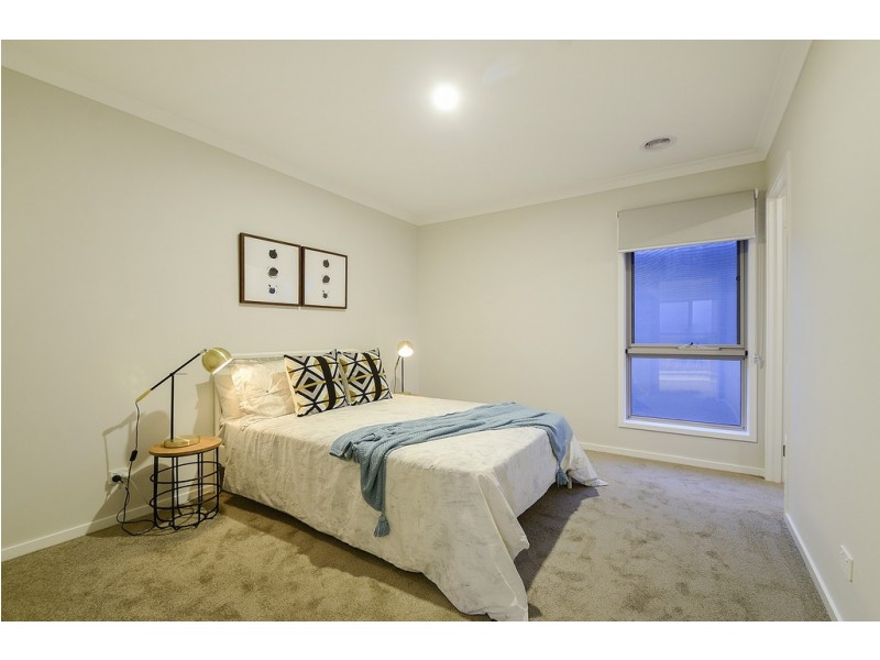 39 Fitzwilliam Circuit, Clyde North VIC 3978