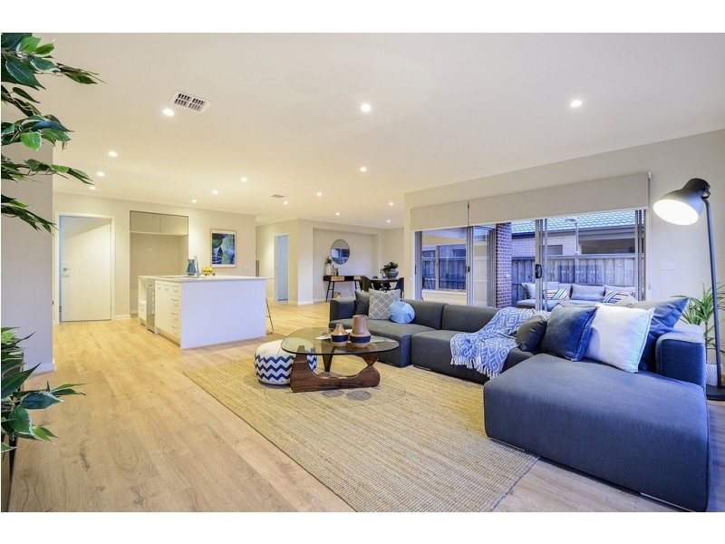 39 Fitzwilliam Circuit, Clyde North VIC 3978