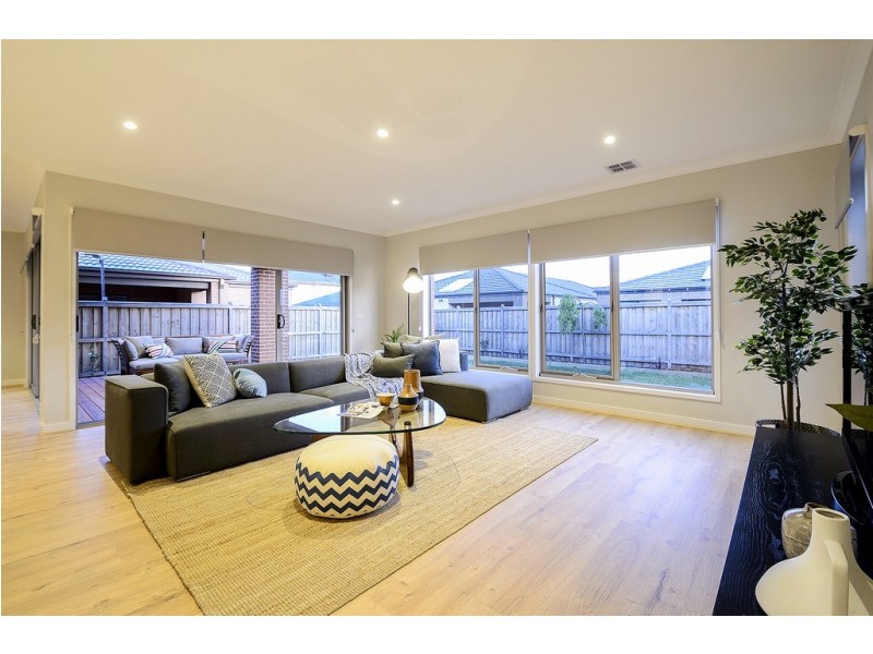 39 Fitzwilliam Circuit, Clyde North VIC 3978