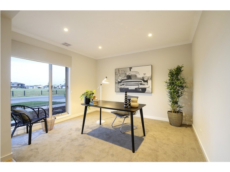 39 Fitzwilliam Circuit, Clyde North VIC 3978