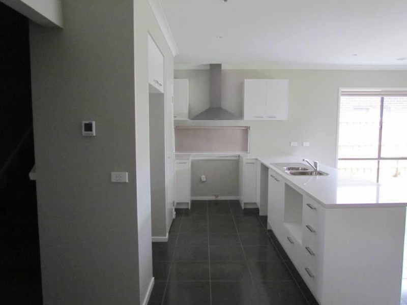 33 Frankland Street, Clyde North VIC 3978