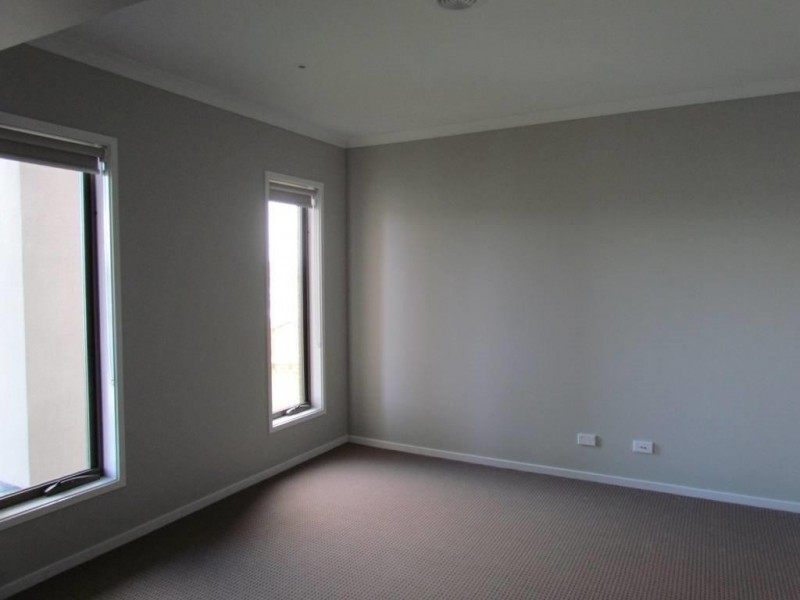 33 Frankland Street, Clyde North VIC 3978