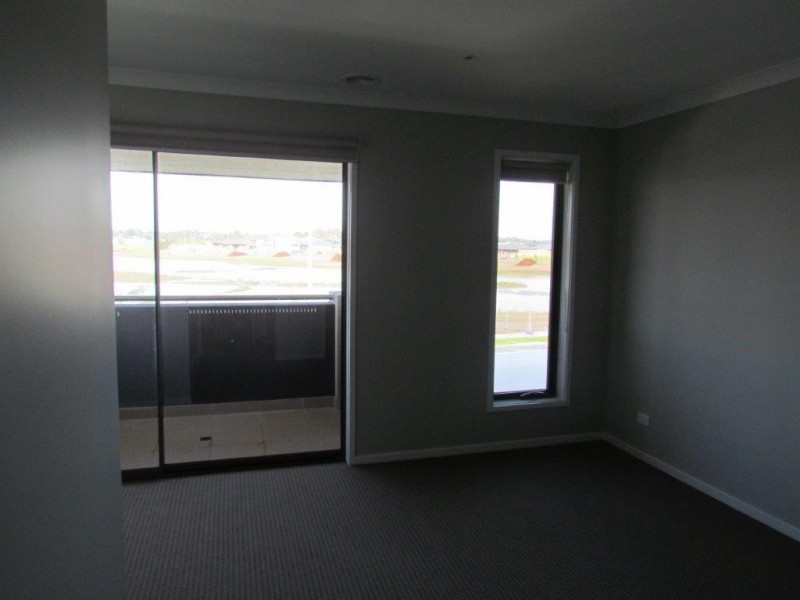 33 Frankland Street, Clyde North VIC 3978