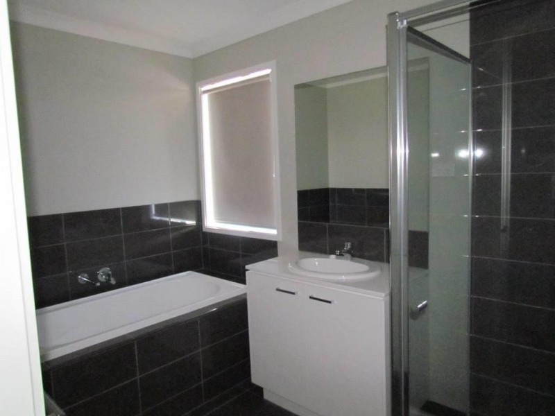 33 Frankland Street, Clyde North VIC 3978