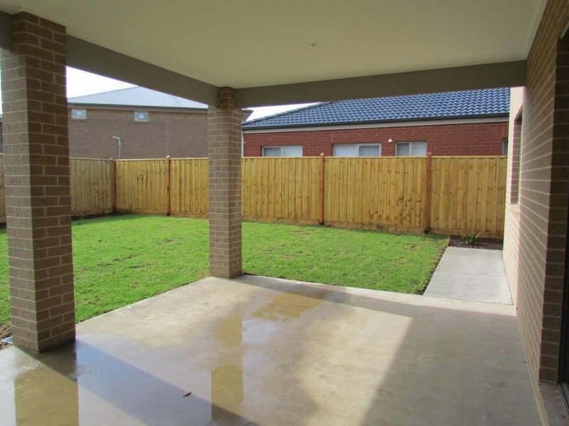 33 Frankland Street, Clyde North VIC 3978