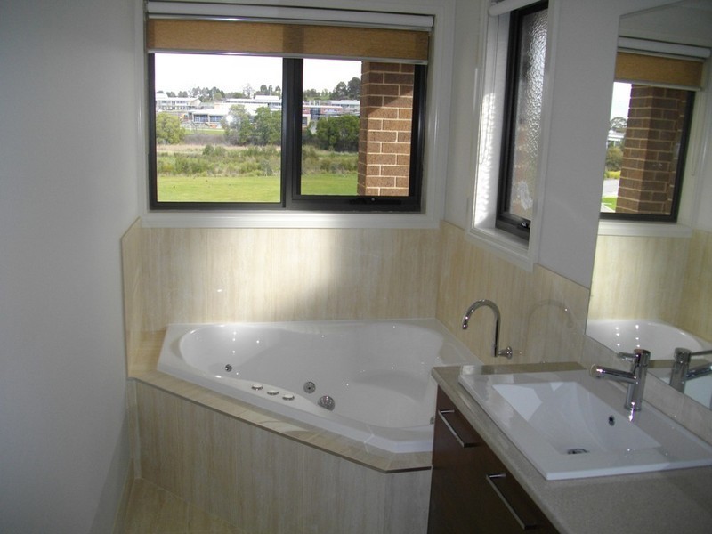 18 Piermont Drive, Berwick VIC 3806