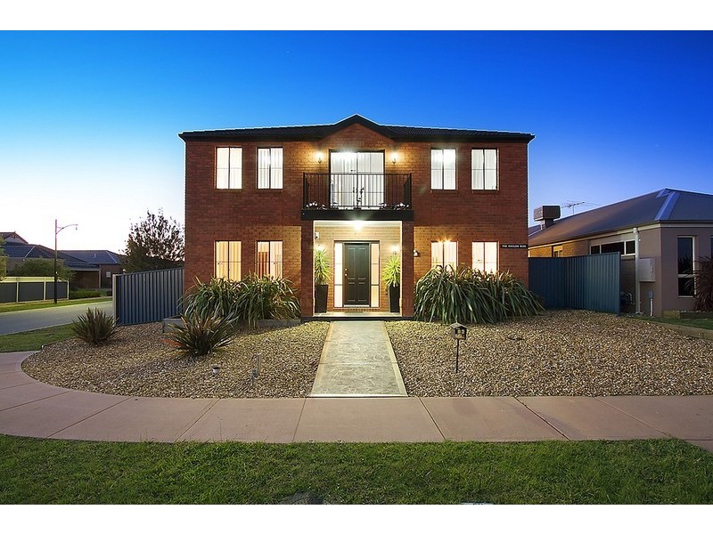 16 Laurina Link, Pakenham VIC 3810