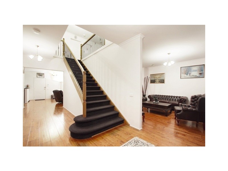 16 Laurina Link, Pakenham VIC 3810