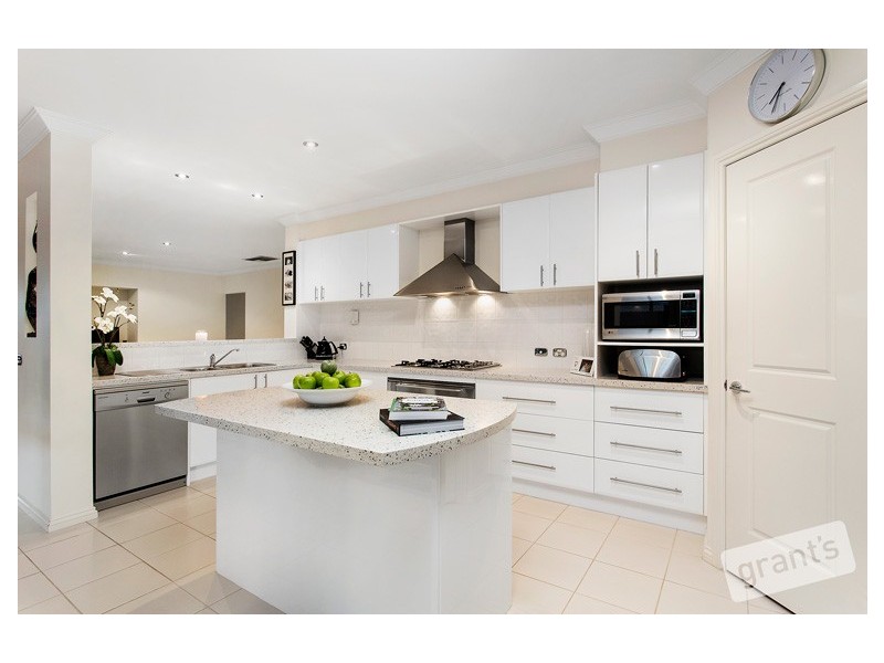 5 Champagne Grove, Narre Warren South VIC 3805