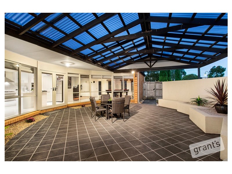 5 Champagne Grove, Narre Warren South VIC 3805