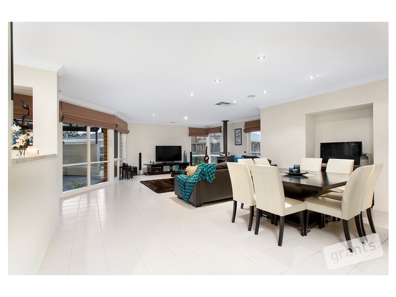 5 Champagne Grove, Narre Warren South VIC 3805