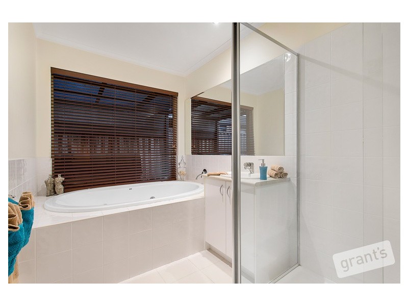 5 Champagne Grove, Narre Warren South VIC 3805