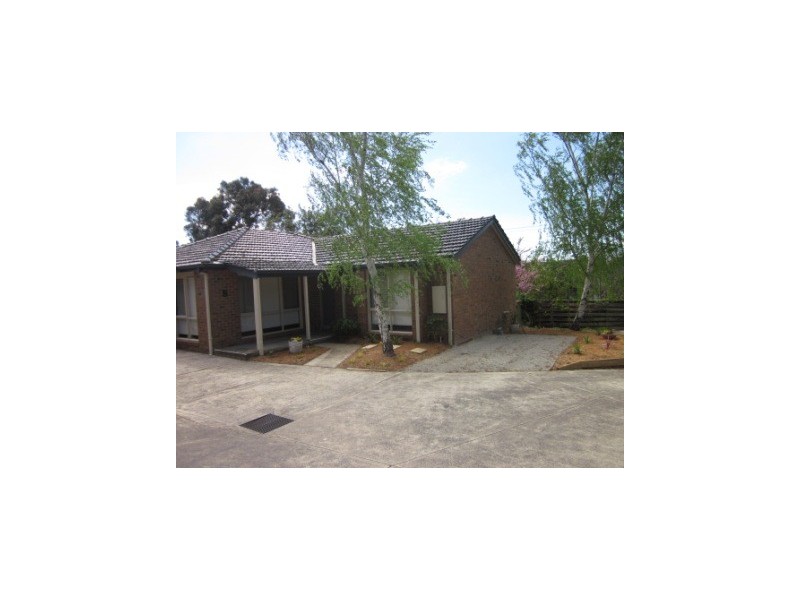 2/4 Camley Court, Berwick VIC 3806