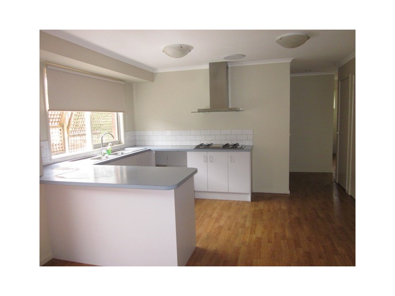 2/4 Camley Court, Berwick VIC 3806