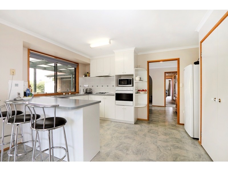 2 Rochelle Court, Narre Warren South VIC 3805