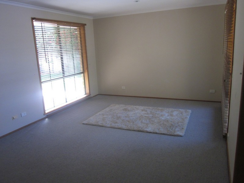 2 Rochelle Court, Narre Warren South VIC 3805