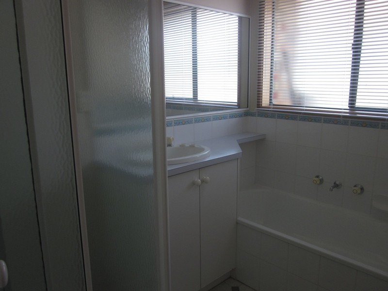 2 Rochelle Court, Narre Warren South VIC 3805