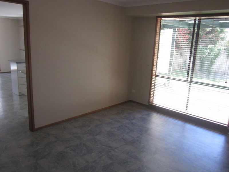 2 Rochelle Court, Narre Warren South VIC 3805