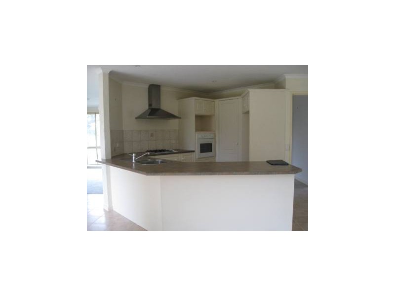 2/4  Stella Street, Beaconsfield VIC 3807