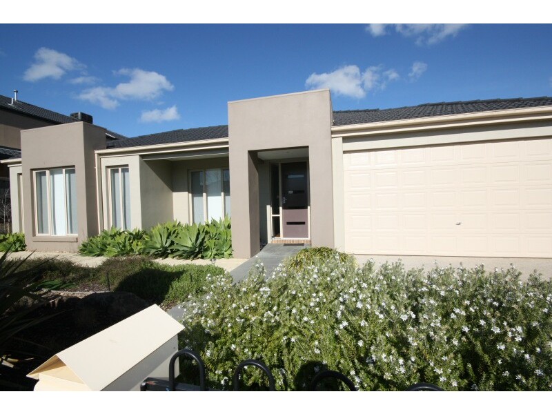 5 Cedarwood Crescent, Berwick VIC 3806