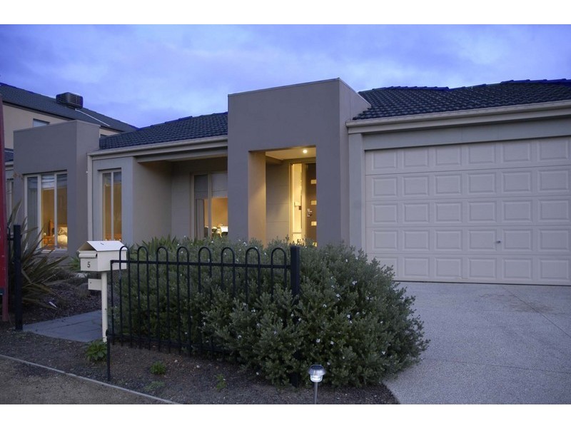 5 Cedarwood Crescent, Berwick VIC 3806