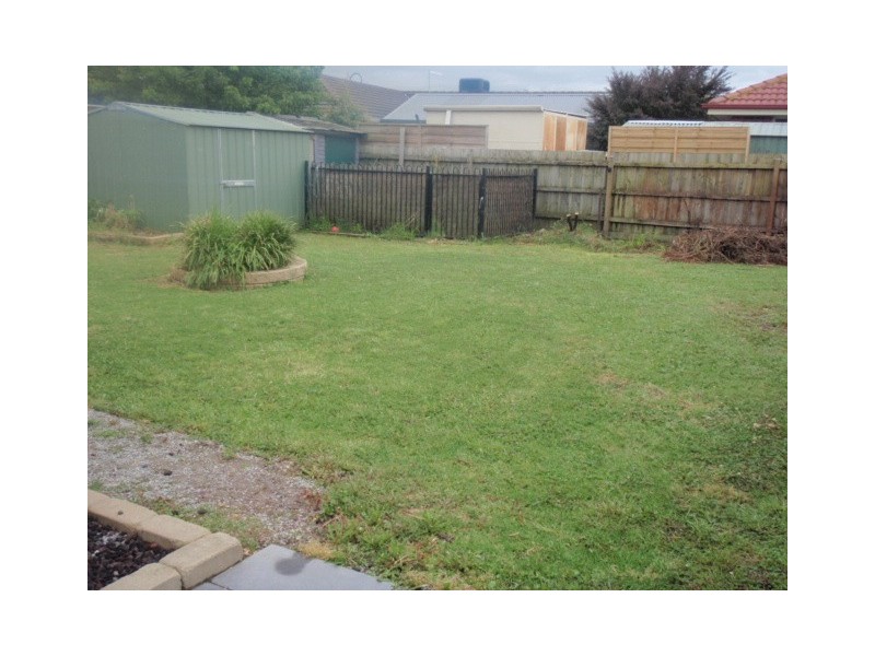 6 Cato Parkway, Lynbrook VIC 3975