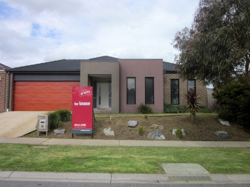 16 Emmett Ave, Berwick VIC 3806