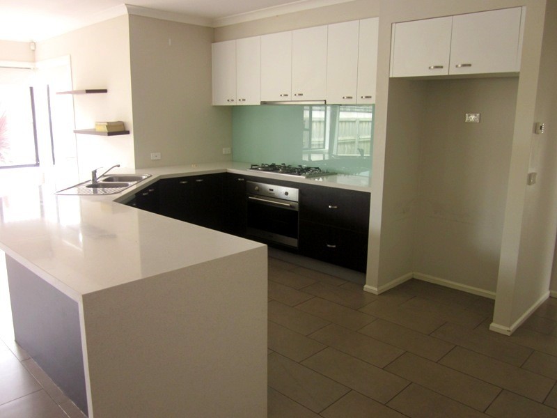 16 Emmett Ave, Berwick VIC 3806