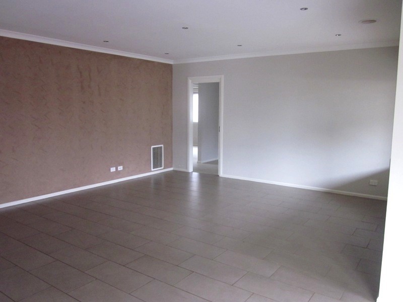 16 Emmett Ave, Berwick VIC 3806