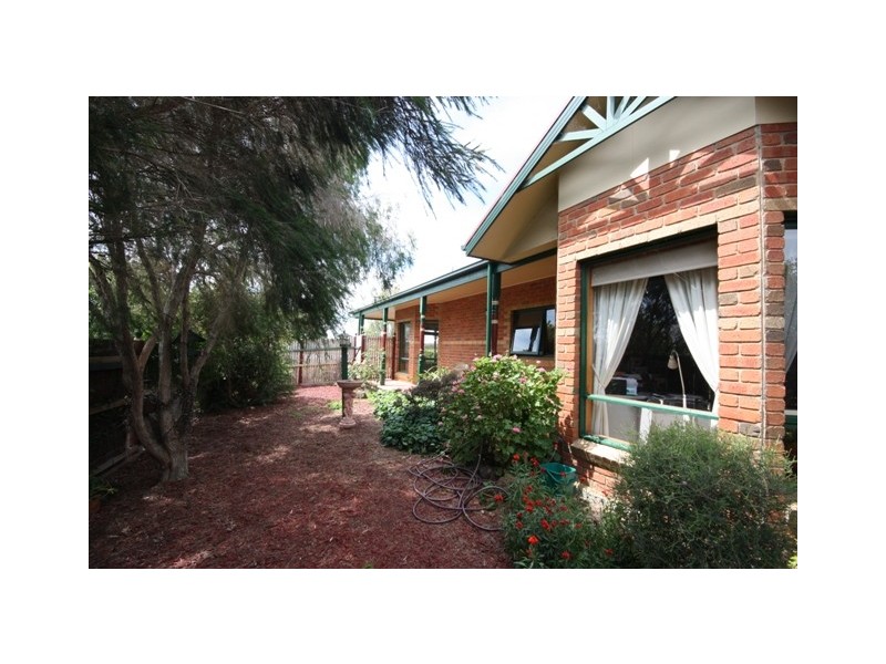 5 The Esplanade, Narre Warren South VIC 3805