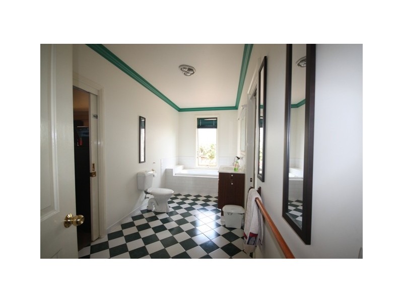 5 The Esplanade, Narre Warren South VIC 3805