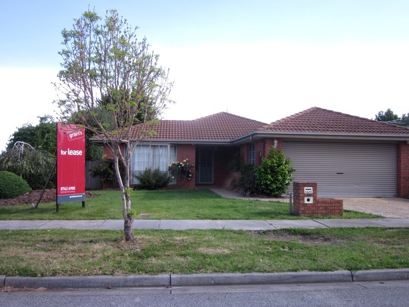 37 Cottswold Ave, Narre Warren VIC 3805