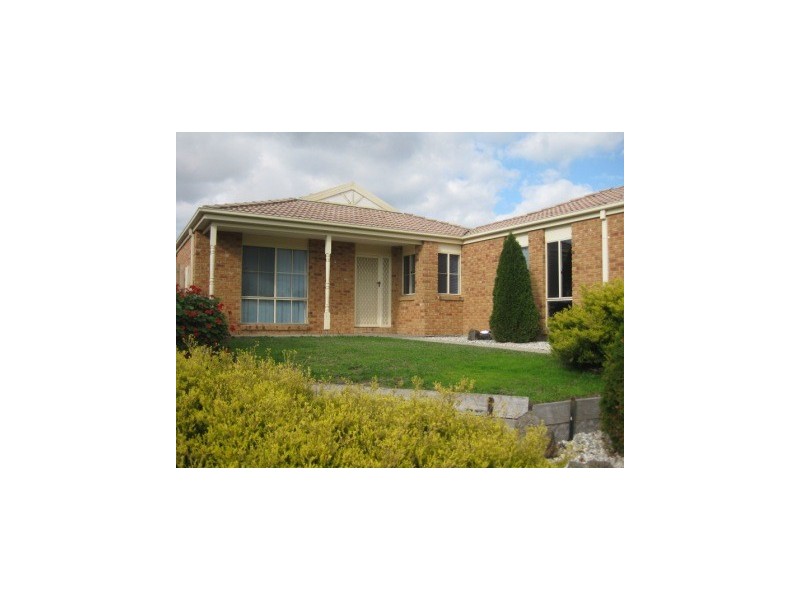 18 Emily Drive, Narre Warren VIC 3805