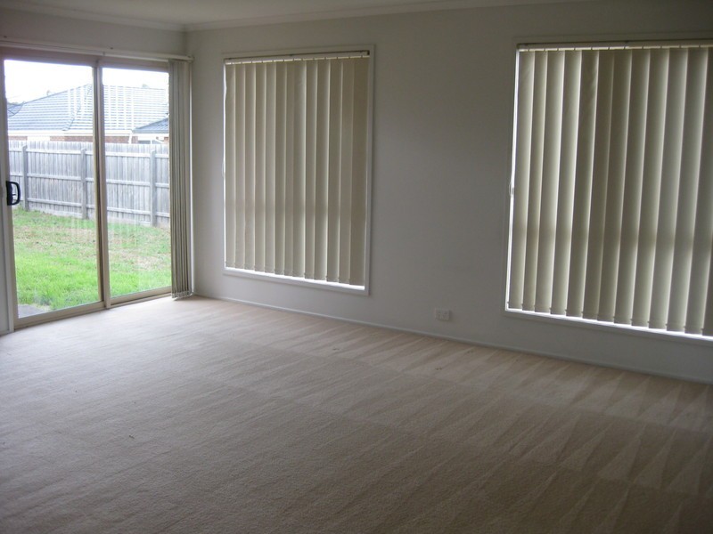 38 Oakgrove Drive, Narre Warren South VIC 3805