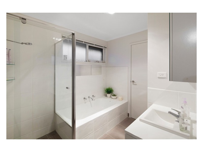 12 Hillman Court, Berwick VIC 3806