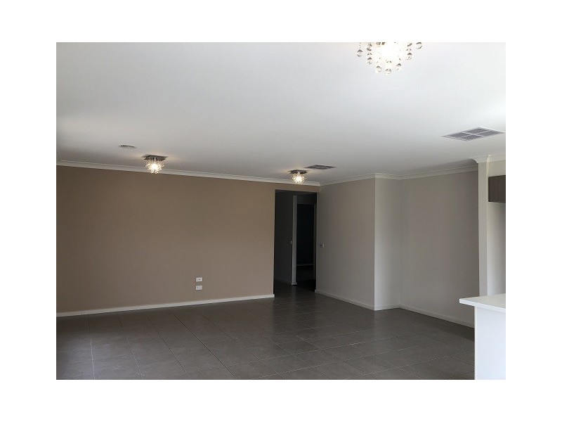 105 Blue Horizons Way, Pakenham VIC 3810