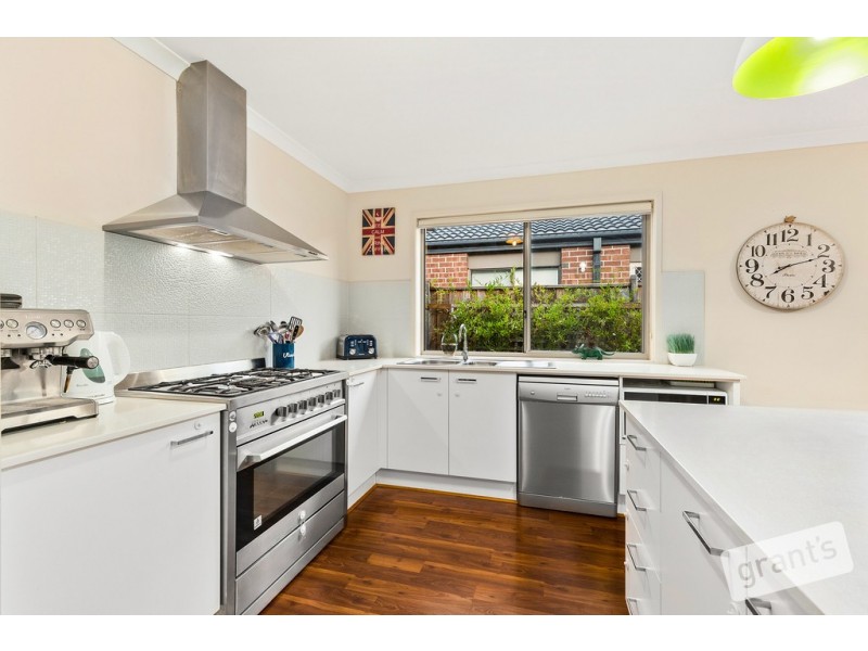 4 Pipers Place, Clyde North VIC 3978