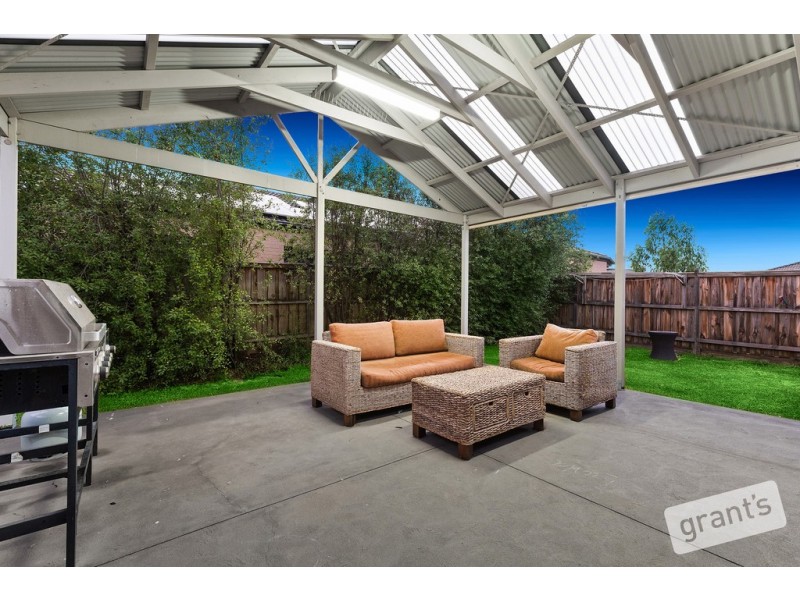 4 Pipers Place, Clyde North VIC 3978