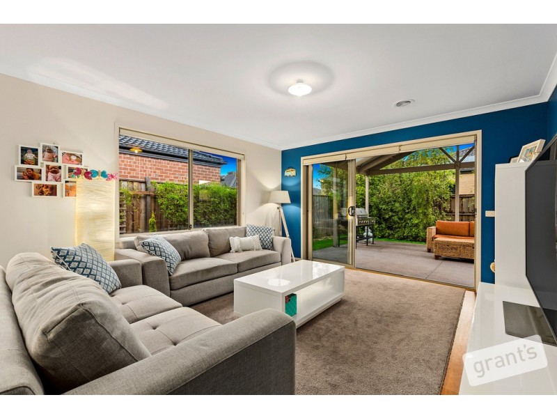 4 Pipers Place, Clyde North VIC 3978