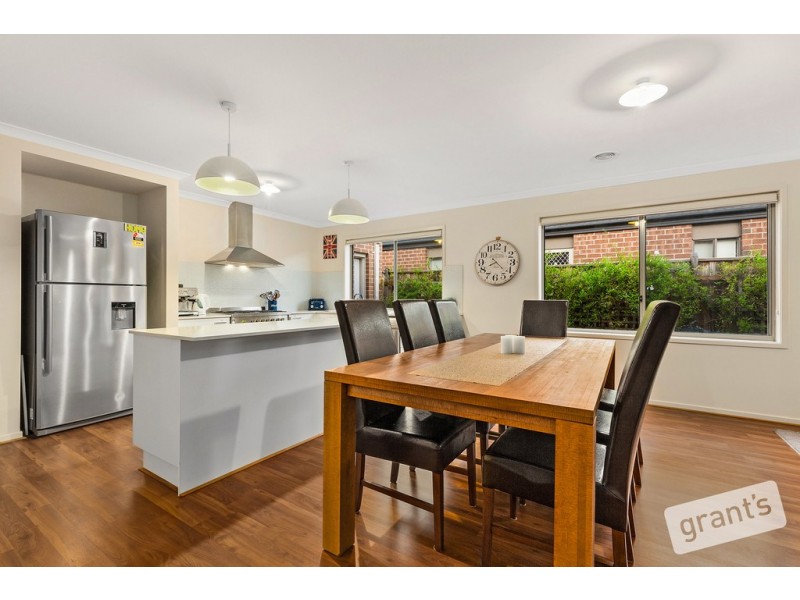 4 Pipers Place, Clyde North VIC 3978